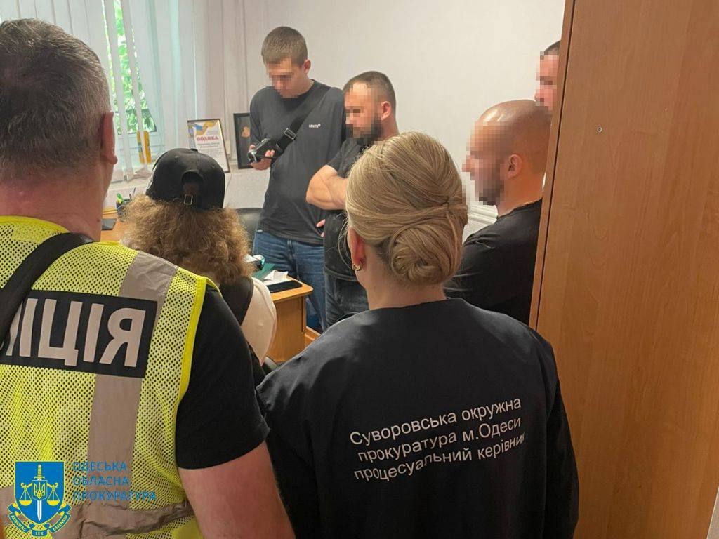 Помічник судді затриманий при отриманні хабаря за закриття адмінсправи
