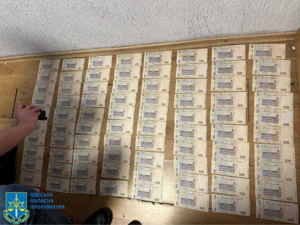 Помічник судді затриманий при отриманні хабаря за закриття адмінсправи