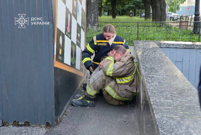 Рятувальники ДСНС під обстрілами в Києві, 4 червня
