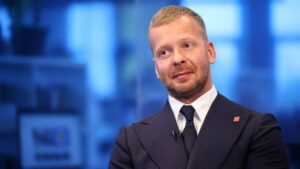 Депутат Сейму Латвії виголошує промову російською мовою — скандал