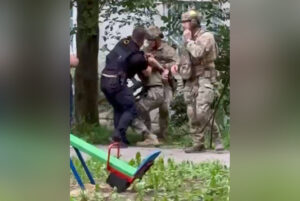 Затримання озброєного військового в Харкові після стрілянини