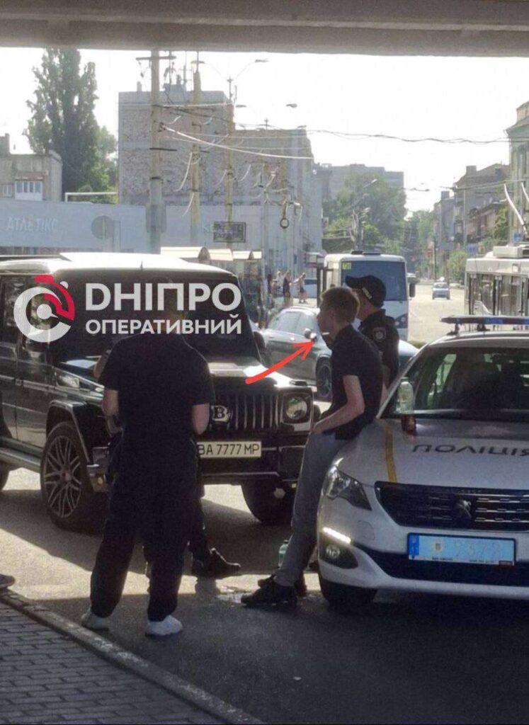 Арсеній Бессонов за кермом Mercedes без прав і в стані сп’яніння