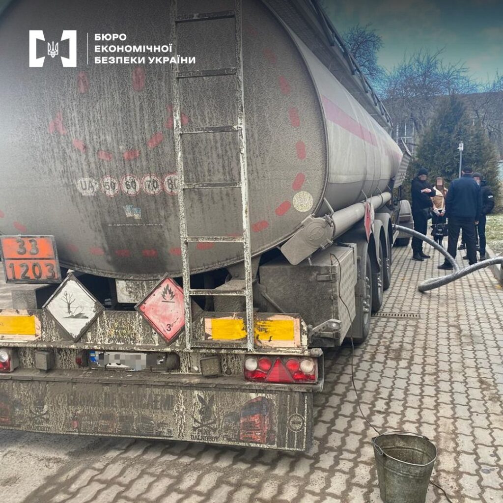 Контрафактне пальне на Полтавщині: вилучено понад 62 тисячі літрів бензину