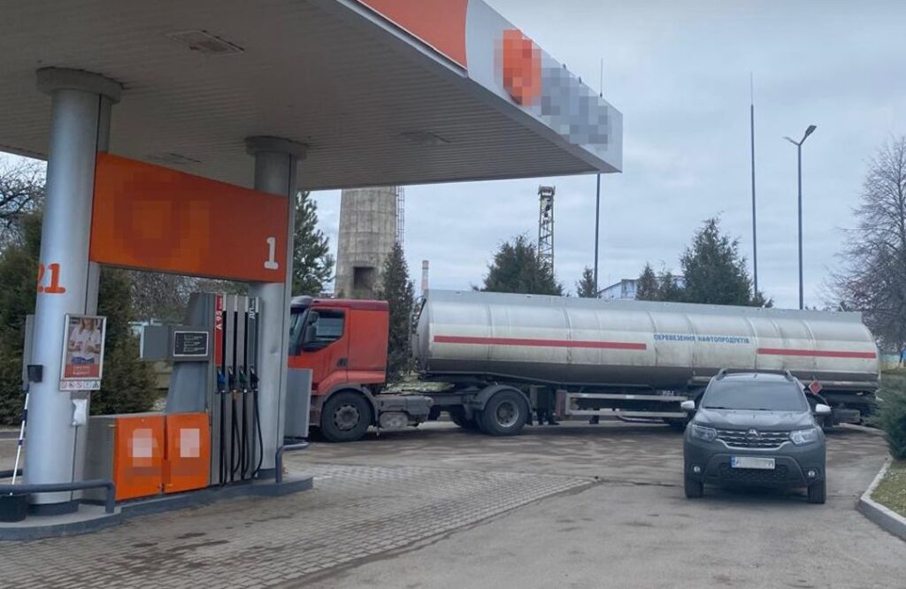 Контрафактне пальне на Полтавщині: вилучено понад 62 тисячі літрів бензину