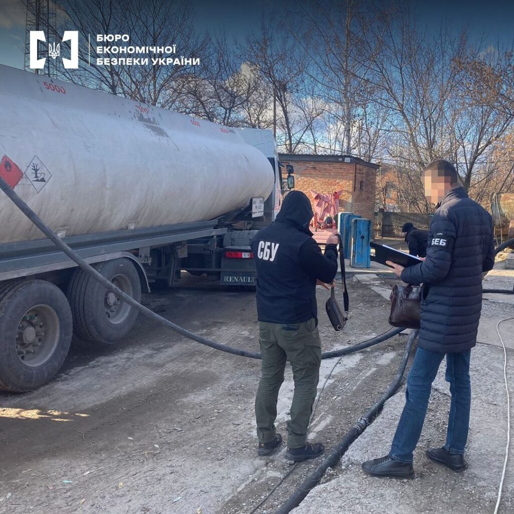 Контрафактне пальне на Полтавщині: вилучено понад 62 тисячі літрів бензину