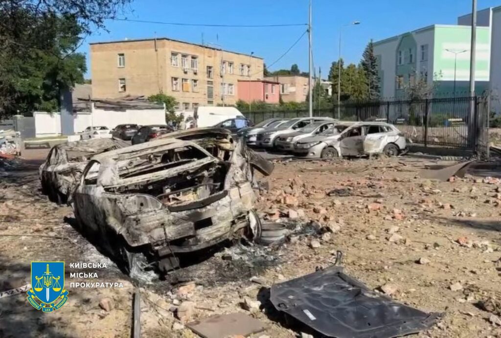 Масштабна нічна атака на Київ 4 липня — палаючі будинки та уламки дронів