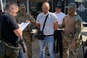 На Львівщині затримано митника за підозрою у хабарництві