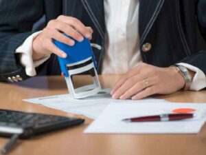 Уряд схвалив проєкт змін, що остаточно ліквідує залишкові вимоги щодо печаток у визначених випадках