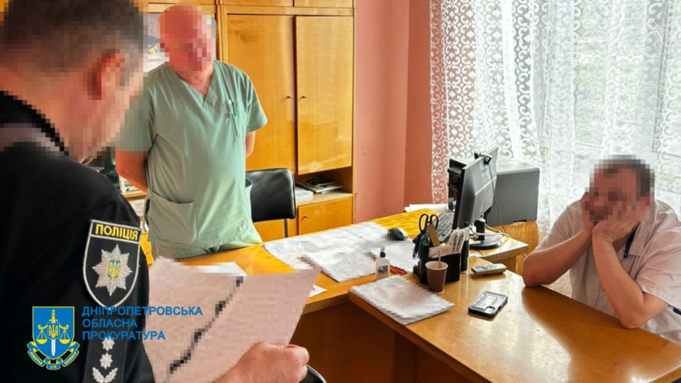 Затримання лікаря у Кривому Розі на хабарі $5 тисяч за фіктивні медичні документи