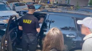 Викриття народного депутата й чиновників на хабарі