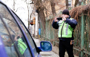 Новий законопроєкт: свідки зможуть повідомляти про порушників паркування через веб-портал