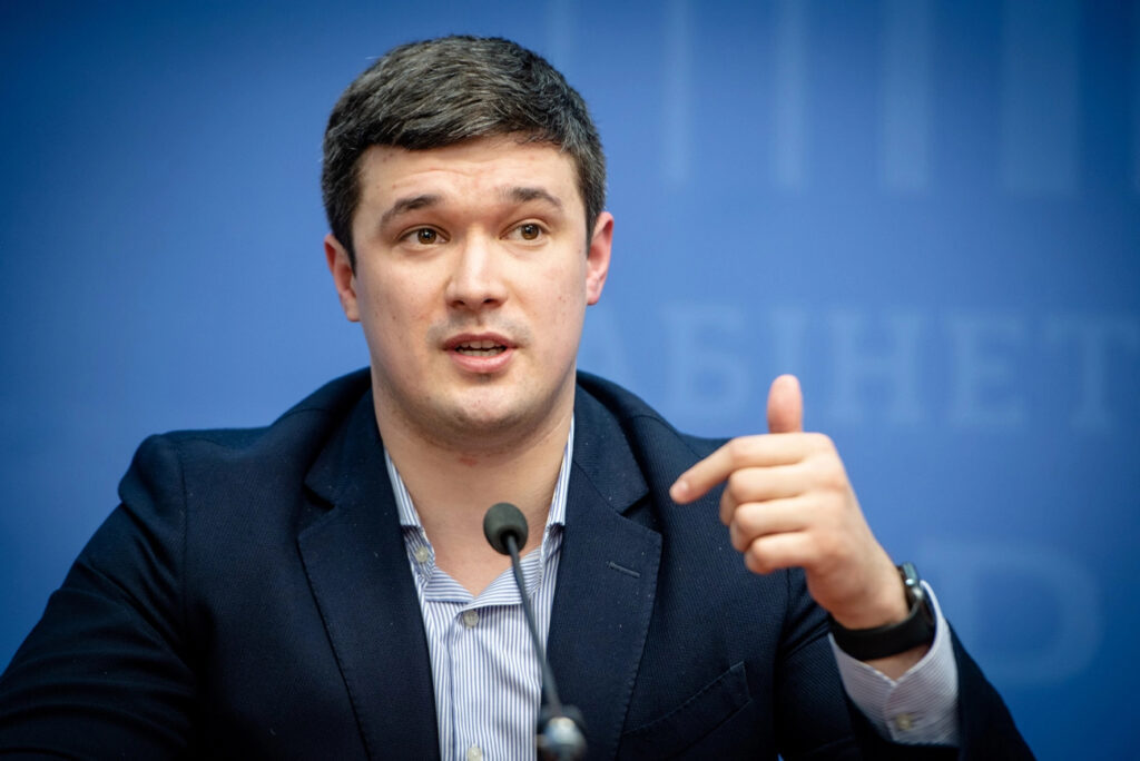 Міністр цифрової трансформації України Михайло Федоров повідомив, що до кінця 2025 року в застосунку «Дія» з'явиться можливість змінювати прізвище онлайн.