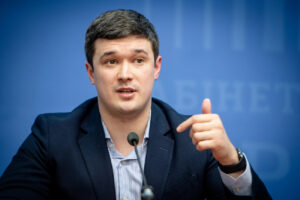 Міністр цифрової трансформації України Михайло Федоров повідомив, що до кінця 2025 року в застосунку «Дія» з'явиться можливість змінювати прізвище онлайн.