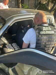 Викладачку автошколи у Миколаєві затримали за хабар 35 тисяч гривень