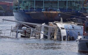 Затонулий буксир «Капітан Ушаков» у Санкт-Петербурзі