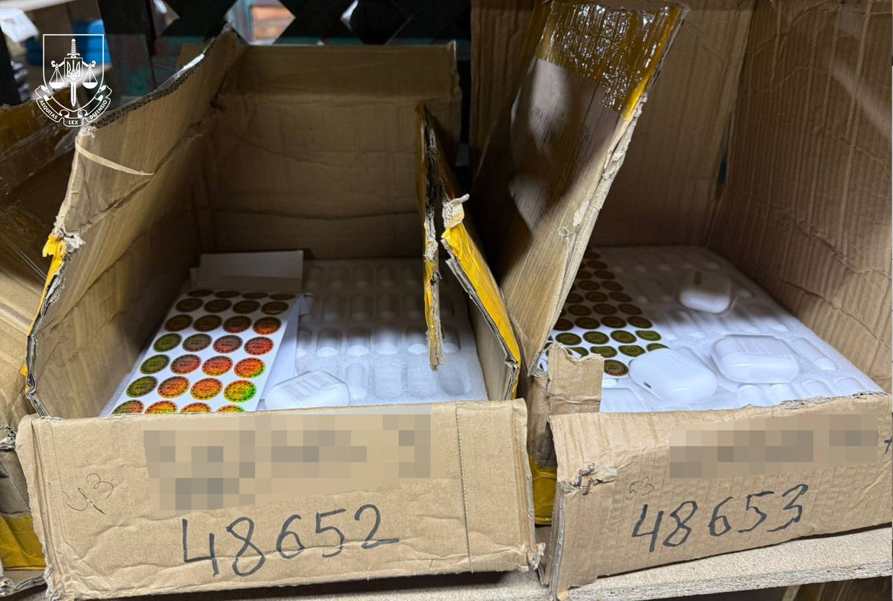 Масштабна схема продажу підроблених гаджетів на 24 млн грн