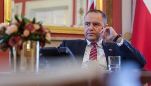 президент Кароль Навроцький скерував до Сейму новий законопроєкт, яким пропонується внести зміни до Закону про Інститут національної пам’яті (IPN) — Комісію з розслідування злочинів проти польського народу