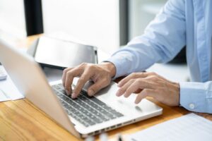 Брак кадрів і зростання цін б’ють по бізнесу сильніше, ніж обстріли — опитування ІЕД
