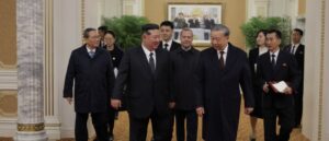 Парадна демонстрація сили: КНДР показала нові ракети на ювілейному параді