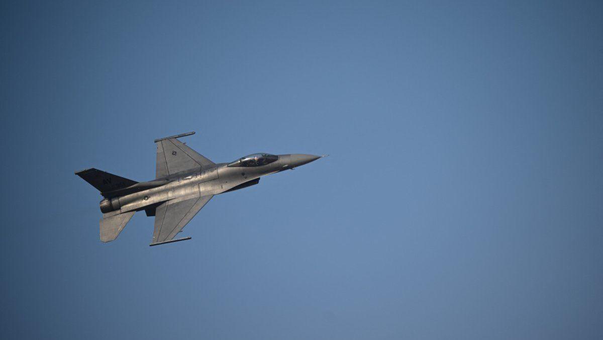 F-16