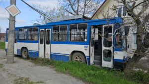 Росіяни поцілили у громадський транспорт у Херсоні: загинув водій тролейбуса