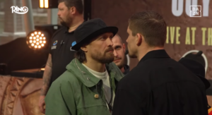 Усик і Верховен провели напружену битву поглядів перед боєм у Єгипті