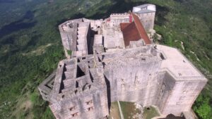 Через тисняву в історичній цитаделі на Гаїті загинули щонайменше 30 людей