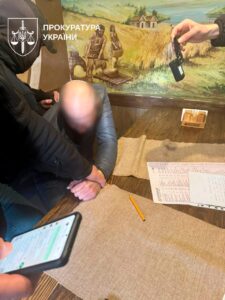 Посадовцю «Укрзалізниці» оголосили підозру за $100 000 хабара за демонтаж колії