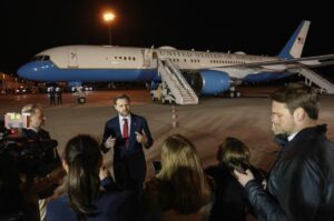 Венс вирушив до Пакистану на ключову зустріч з Іраном