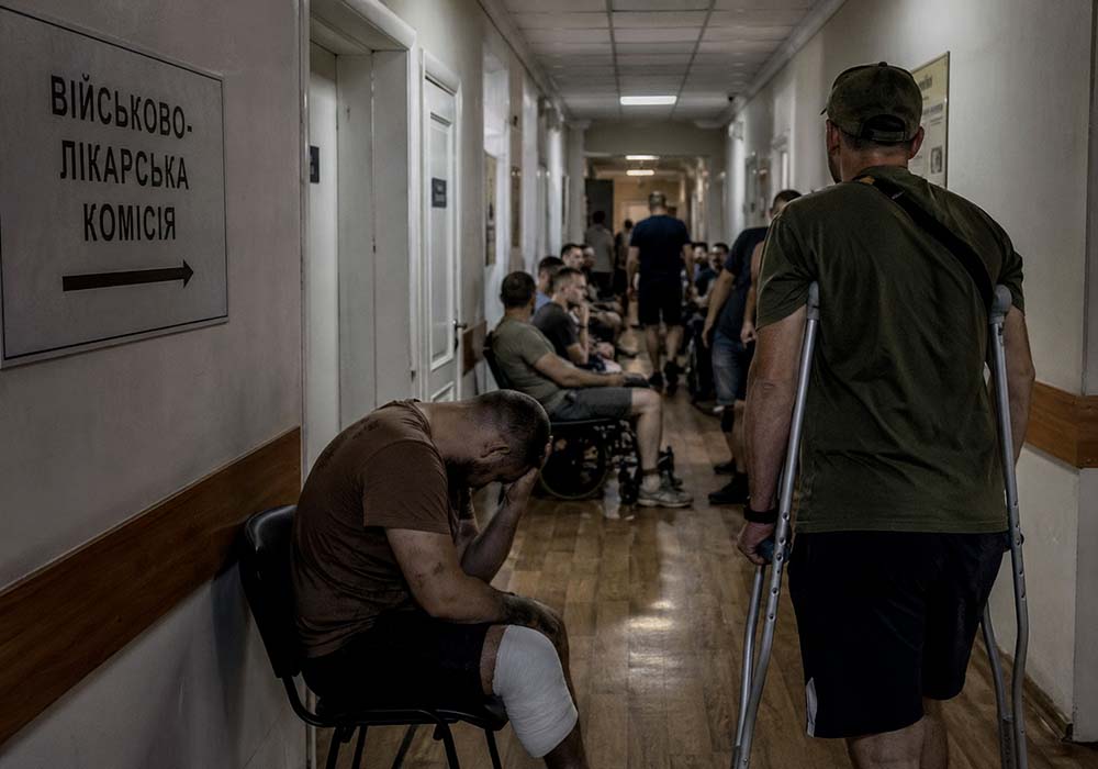 військові скаржаться на місячні черги у головному госпіталі