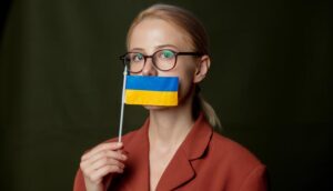 У Дніпрі перевіряють інцидент із російською мовою в гімназії: вчительці оголосили догану російська мова
