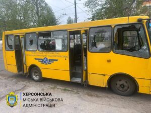 У Херсоні російський дрон ударив по маршрутці: постраждали пасажири