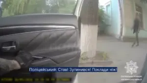 У Житомирі чоловік з ножем напав на перехожих і поранив двох людей, після чого його затримала поліція
