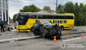 У Борисполі Jeep врізався в рейсовий автобус: є загиблий і травмовані