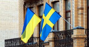 Швеція підтримала вступ України до НАТО та назвала ЗСУ посиленням для Альянсу Прапор Швеції та України