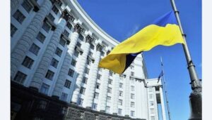 Кабмін дозволив виїзд за кордон усім жінкам без винятків
