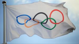 МОК дозволив білоруським спортсменам виступати під прапором