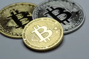 Вартість біткоїна впала нижче $60 тисяч уперше після виборів у США 2024 року біткоїн