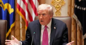 Трамп скасував удари по Ірану через прогрес у переговорах