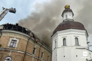 Російський дрон влучив у Києво-Печерську лавру: вночі спалахнула пожежа в Успенському соборі