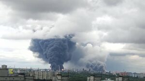 Після атаки дронів на Московському НПЗ пошкоджено ключову установку — Reuters
