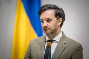 Україна хоче повернути під санкції ЄС росіян, яких виключили через Орбана — речник МЗС санкції рф