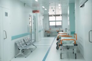 Українців змушують платити за безоплатні медичні послуги: поліція розслідує 120 справ
