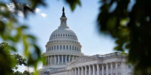 Сенат США може проголосувати за санкції проти росії вже наступного тижня Будівля Капітолію США, де Сенат готується розглянути нові санкції проти росії