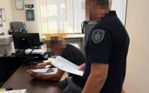 Поліцейському з Полтави повідомили про підозру через травмування чоловіка під час доставлення до ТЦК