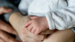 Смертність в Україні майже вчетверо перевищує народжуваність — «Опендатабот»