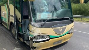 На трасі Київ — Чоп у Львівській області легковик врізався в автобус: є загиблий і двоє постраждалих