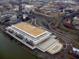 Апеляційний суд США не дозволив повернути ім’я Трампа на фасад Кеннеді-центру