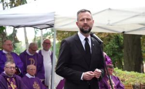 Міністр оборони Польщі закликав до примирення під час вшанування пам’яті на Волині