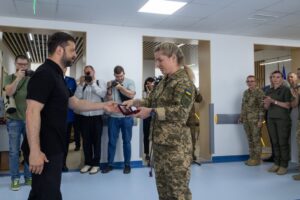 Зеленський відзначив медиків державними нагородами перед професійним святом